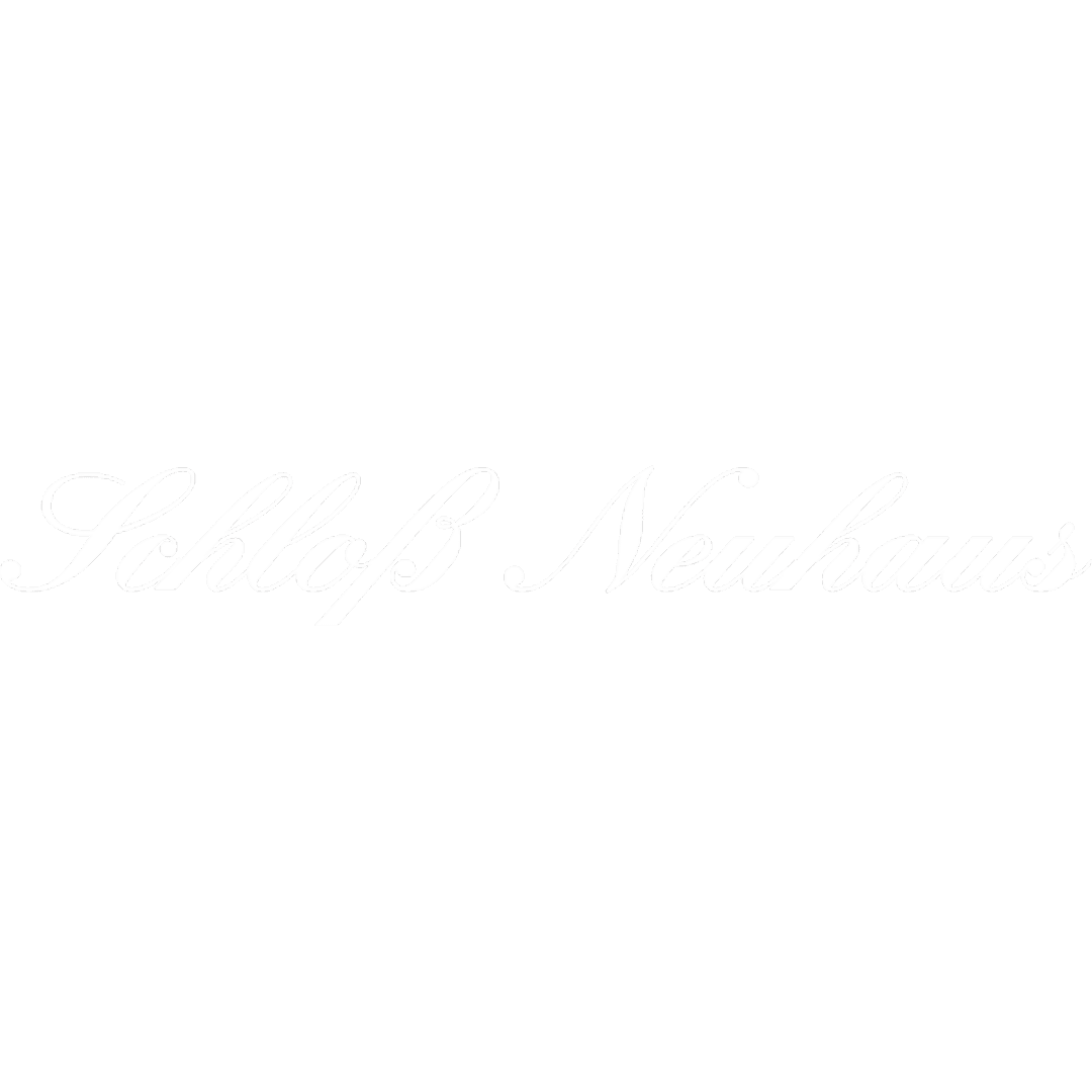 Der Text "Schloß Neuhaus" ist in einer dekorativen kursiven Schrift auf schwarzem Hintergrund geschrieben.